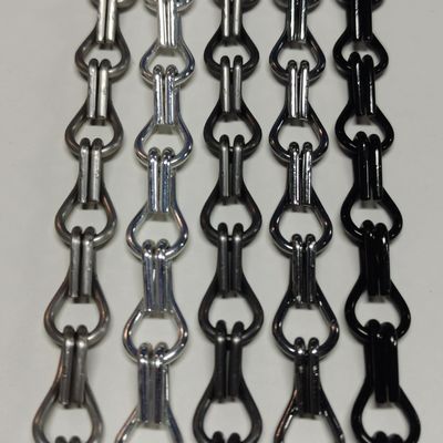 फ्लेक्सिबल एल्यूमीनियम चेन फ्लाई स्क्रीन गोदामों कारखानों और वाणिज्यिक भवनों में कीट नियंत्रण प्रदान करने के लिए उपयुक्त