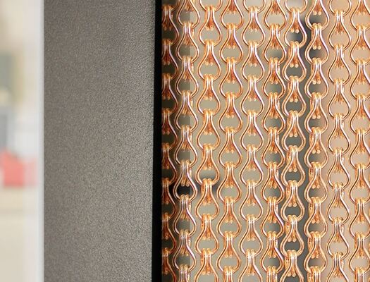 पुनः प्रयोज्य कीट संरक्षण के लिए 60% खुले क्षेत्र और 1.2 मिमी तार व्यास के साथ एल्यूमीनियम चेन फ्लाई स्क्रीन