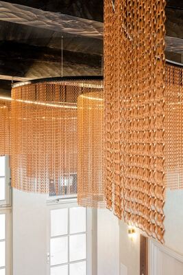 12x24 मिमी चेन साइज एल्यूमीनियम चेन फ्लाई स्क्रीन 60% ओपन एरिया और 1.2 मिमी वायर व्यास के साथ कीट नियंत्रण के लिए